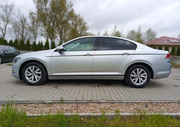 Volkswagen Passat cena 54999 przebieg: 153132, rok produkcji 2018 z Góra małe 154